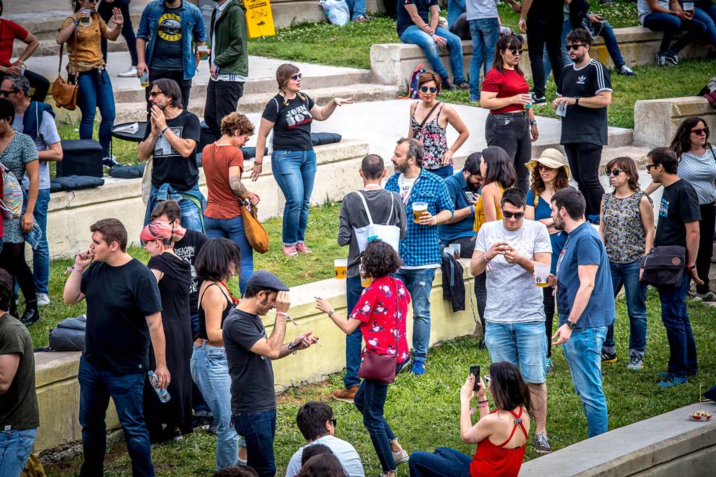 Público en el parque Enrique Tierno Galván en Festival Tomavistas 2018